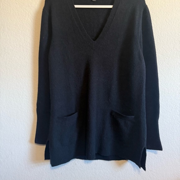 J Crew Black Alpaca Blend V Neck Front Pocket Tunic Sweater Supersoft Yarn Sz LG - Picture 3 of 11